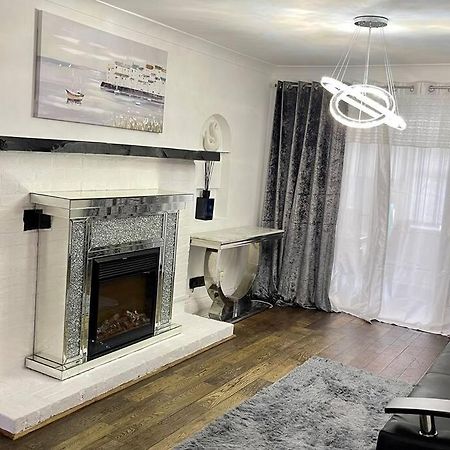 Spacious 4 Bedroom House 比勒瑞卡 外观 照片